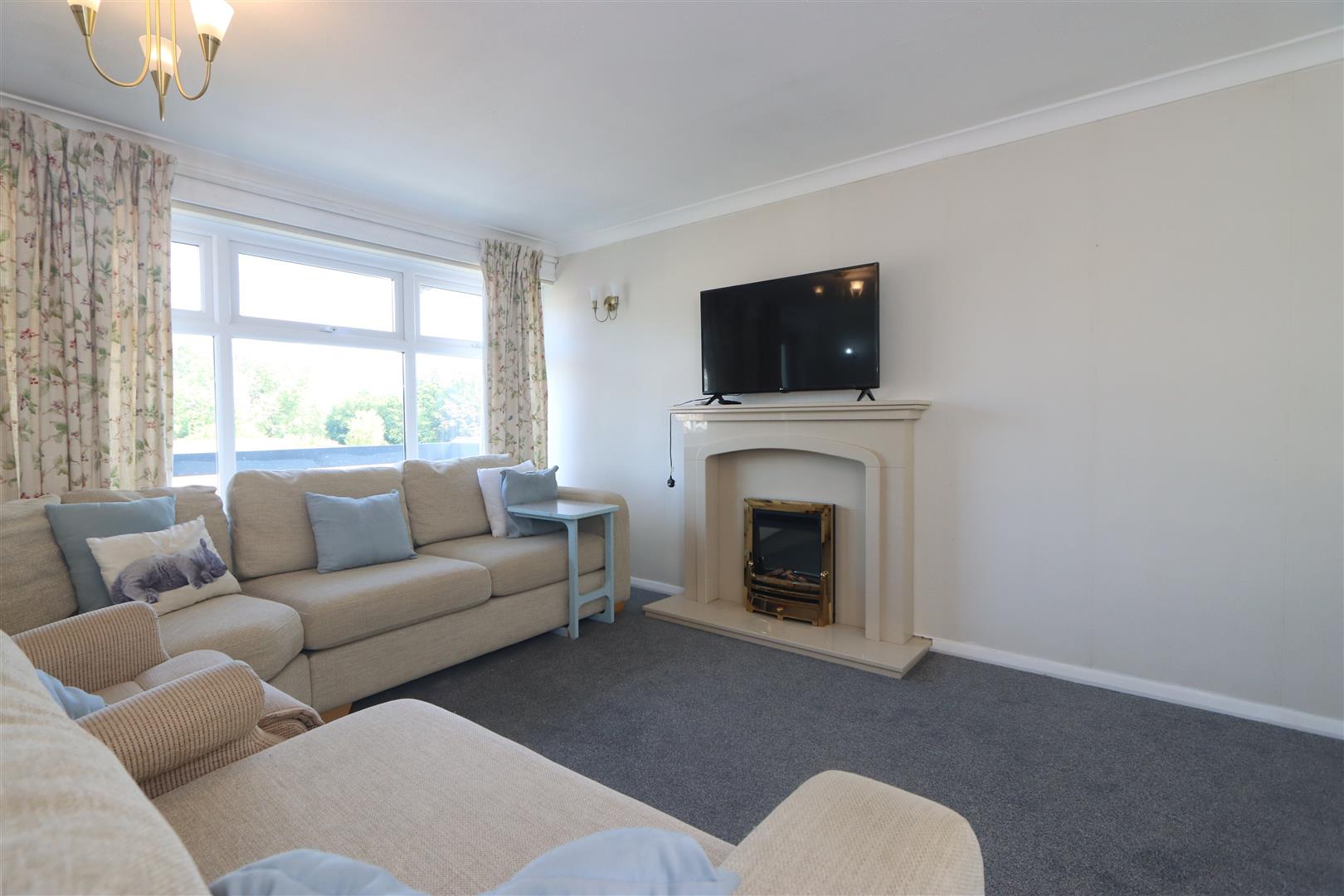 3 bed property in Thicknall Drive, Stourbridge